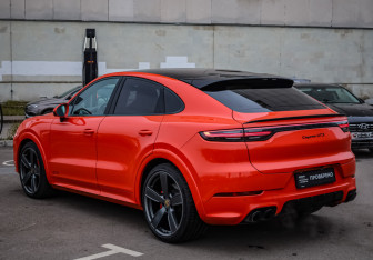 Подержанный автомобиль Porsche Cayenne 2021 года (10 фото)