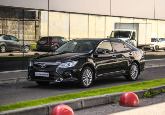 Подержанный автомобиль Toyota Camry Sedan 2014 года (3 фото)