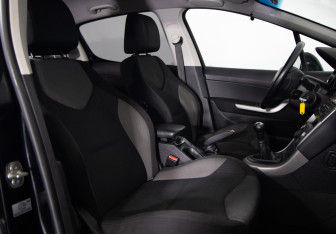 Подержанный автомобиль Peugeot 308 Hatchback 2012 года (11 фото)