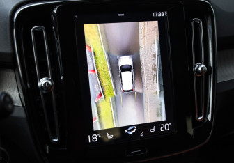 Подержанный автомобиль Volvo XC40 2021 года (20 фото)