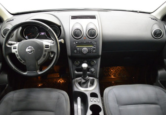 Подержанный автомобиль Nissan Qashqai 2010 года (14 фото)