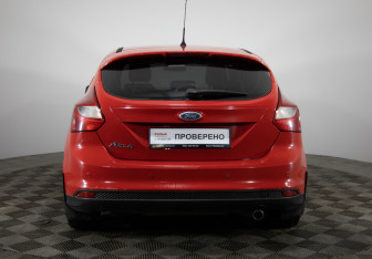 Подержанный автомобиль Ford Focus Hatchback 2012 года (6 фото)