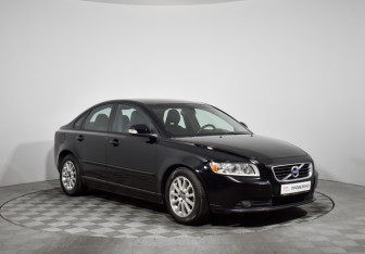 Подержанный автомобиль Volvo S40 2012 года (3 фото)