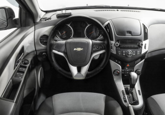 Подержанный автомобиль Chevrolet Cruze Wagon 2014 года (11 фото)