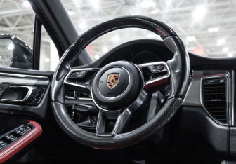 Подержанный автомобиль Porsche Macan 2017 года (18 фото)