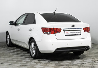Подержанный автомобиль Kia Cerato Sedan 2011 года (7 фото)