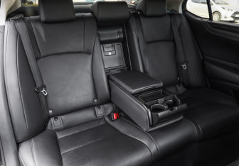 Подержанный автомобиль Lexus ES 2019 года (32 фото)