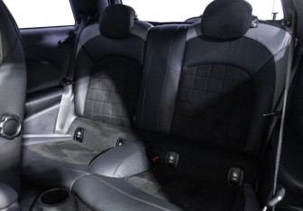 Подержанный автомобиль MINI Hatch 2019 года (10 фото)