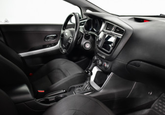 Подержанный автомобиль Kia Ceed Wagon 2016 года (9 фото)