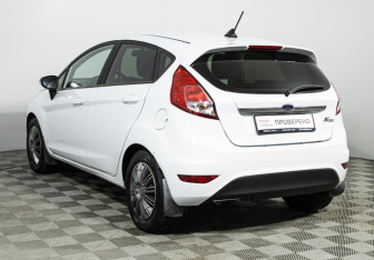 Подержанный автомобиль Ford Fiesta Hatchback 2019 года (7 фото)