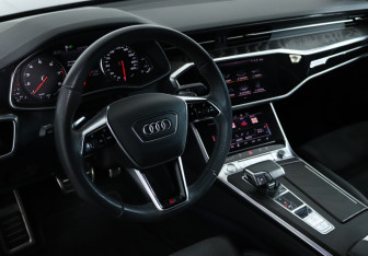 Подержанный автомобиль Audi A7 2019 года (17 фото)