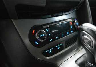 Подержанный автомобиль Ford Focus Sedan 2013 года (15 фото)