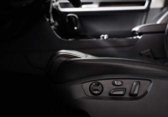 Подержанный автомобиль Volkswagen Touareg 2012 года (21 фото)