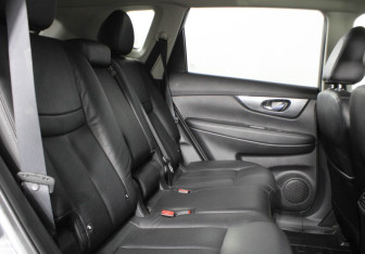 Подержанный автомобиль Nissan X-Trail 2015 года (9 фото)