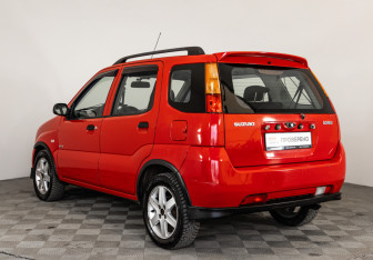 Подержанный автомобиль Suzuki Ignis 2006 года (7 фото)