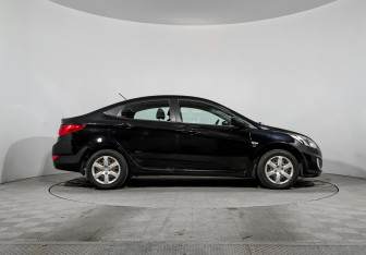 Подержанный автомобиль Hyundai Solaris Sedan 2012 года (4 фото)
