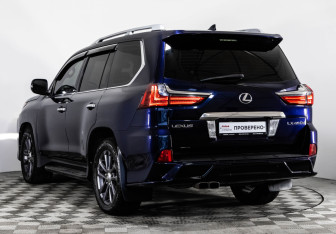 Подержанный автомобиль Lexus LX 2015 года (8 фото)