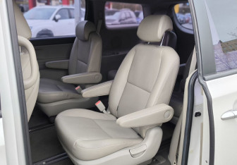 Подержанный автомобиль Kia Carnival 2019 года (12 фото)