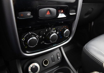 Подержанный автомобиль Renault Duster 2013 года (14 фото)