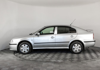 Подержанный автомобиль Skoda Octavia Liftback 2008 года (8 фото)