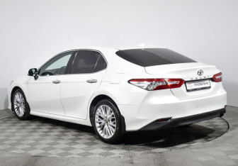 Подержанный автомобиль Toyota Camry Sedan 2019 года (7 фото)