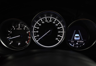 Подержанный автомобиль Mazda CX-9 2017 года (20 фото)