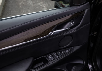 Подержанный автомобиль BMW X6 2016 года (26 фото)