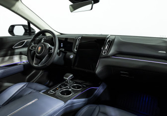 Подержанный автомобиль Hongqi HS3 2024 года (9 фото)