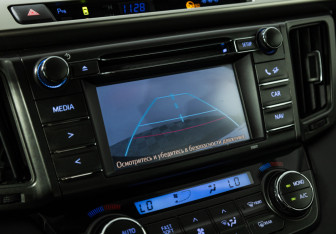 Подержанный автомобиль Toyota RAV4 2013 года (16 фото)