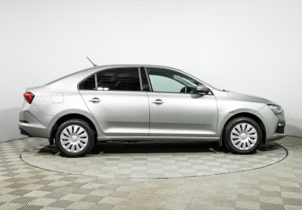Подержанный автомобиль Skoda Rapid Liftback 2020 года (4 фото)