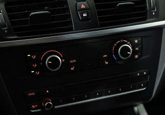 Подержанный автомобиль BMW X3 2013 года (33 фото)