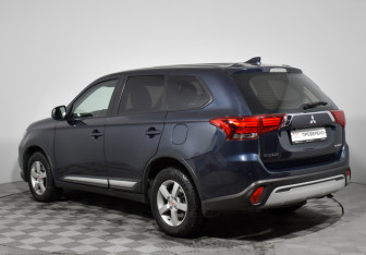 Подержанный автомобиль Mitsubishi Outlander 2019 года (7 фото)