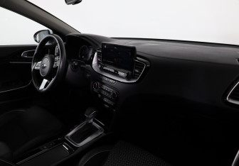 Подержанный автомобиль Kia Ceed Hatchback 2021 года (10 фото)