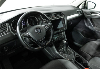 Подержанный автомобиль Volkswagen Tiguan 2019 года (11 фото)