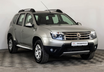 Подержанный автомобиль Renault Duster 2014 года (3 фото)