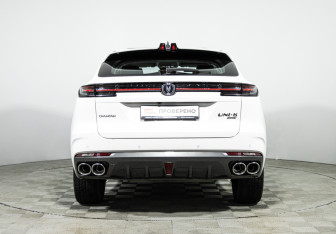 Подержанный автомобиль Changan UNI-K 2022 года (6 фото)