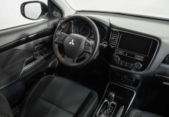 Подержанный автомобиль Mitsubishi Outlander 2019 года (8 фото)