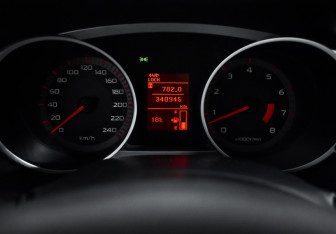 Подержанный автомобиль Mitsubishi Outlander 2008 года (17 фото)