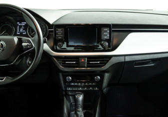 Подержанный автомобиль Skoda Rapid Liftback 2022 года (14 фото)