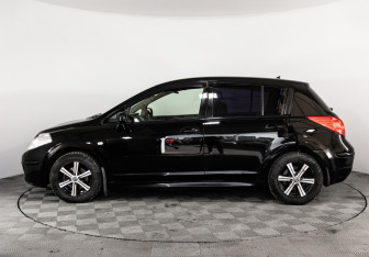 Подержанный автомобиль Nissan Tiida Hatchback 2010 года (8 фото)