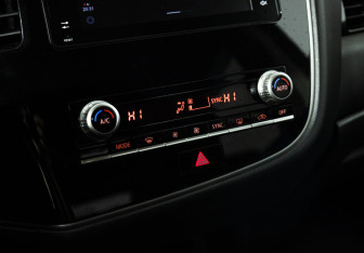 Подержанный автомобиль Mitsubishi Outlander 2020 года (16 фото)