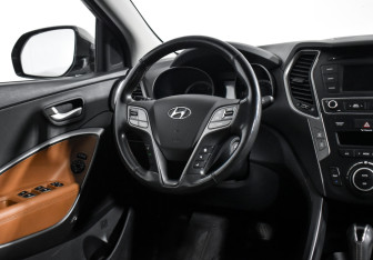 Подержанный автомобиль Hyundai Santa Fe 2017 года (15 фото)
