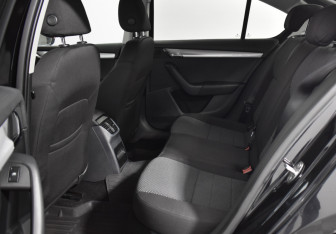 Подержанный автомобиль Skoda Octavia Liftback 2014 года (12 фото)