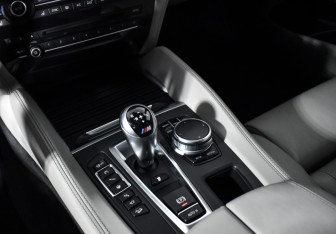 Подержанный автомобиль BMW X6 M 2017 года (11 фото)