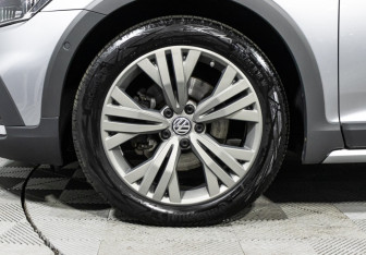 Подержанный автомобиль Volkswagen Passat Wagon 2020 года (25 фото)