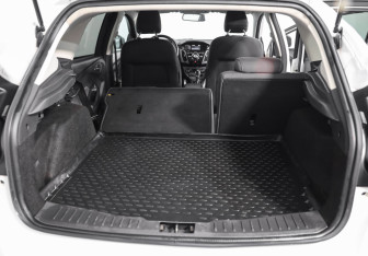 Подержанный автомобиль Ford Focus Hatchback 2012 года (24 фото)