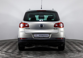 Подержанный автомобиль Volkswagen Tiguan 2011 года (6 фото)