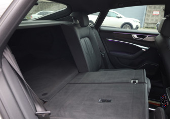 Подержанный автомобиль Audi A7 2022 года (14 фото)