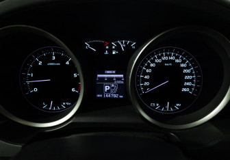 Подержанный автомобиль Toyota Land Cruiser Suv 2011 года (12 фото)