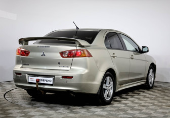 Подержанный автомобиль Mitsubishi Lancer Sedan 2008 года (5 фото)